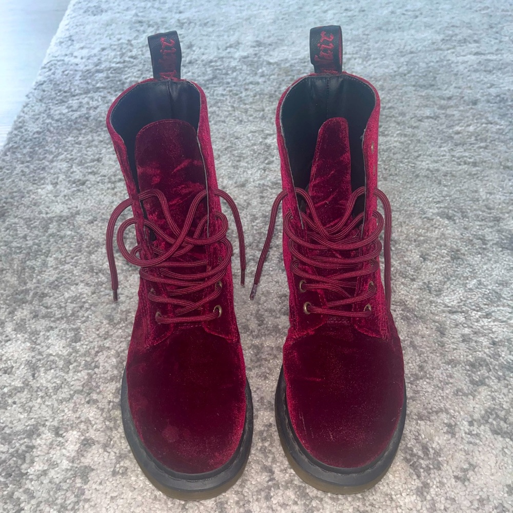 Dr. Martens 1460 Pascal Velvet Boot